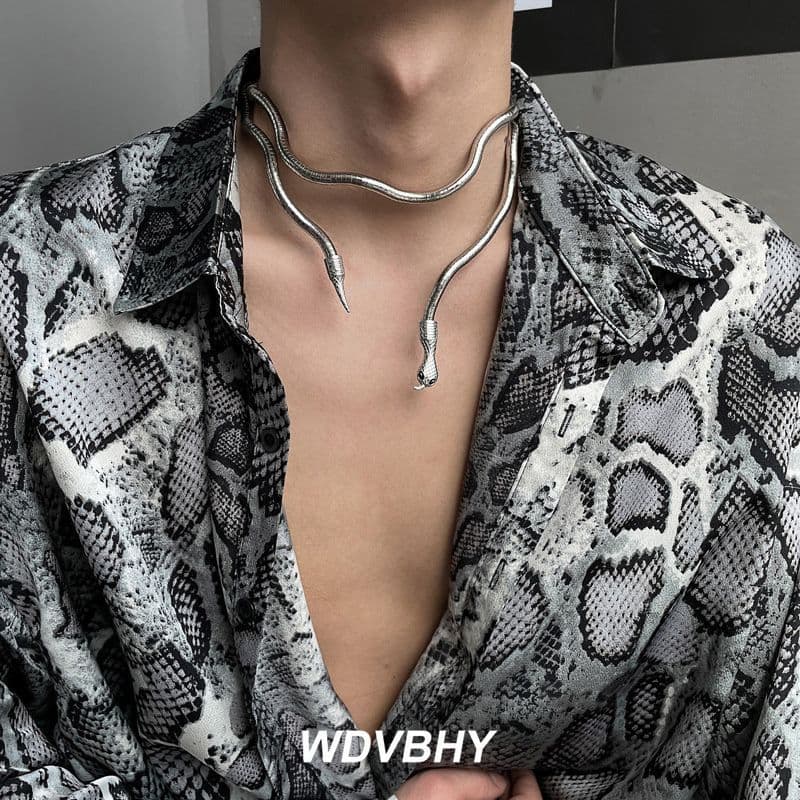 Colar de enrolamento em forma de cobra de Metal em estoque pronto masculino bonito único exagerado legal High-End legal