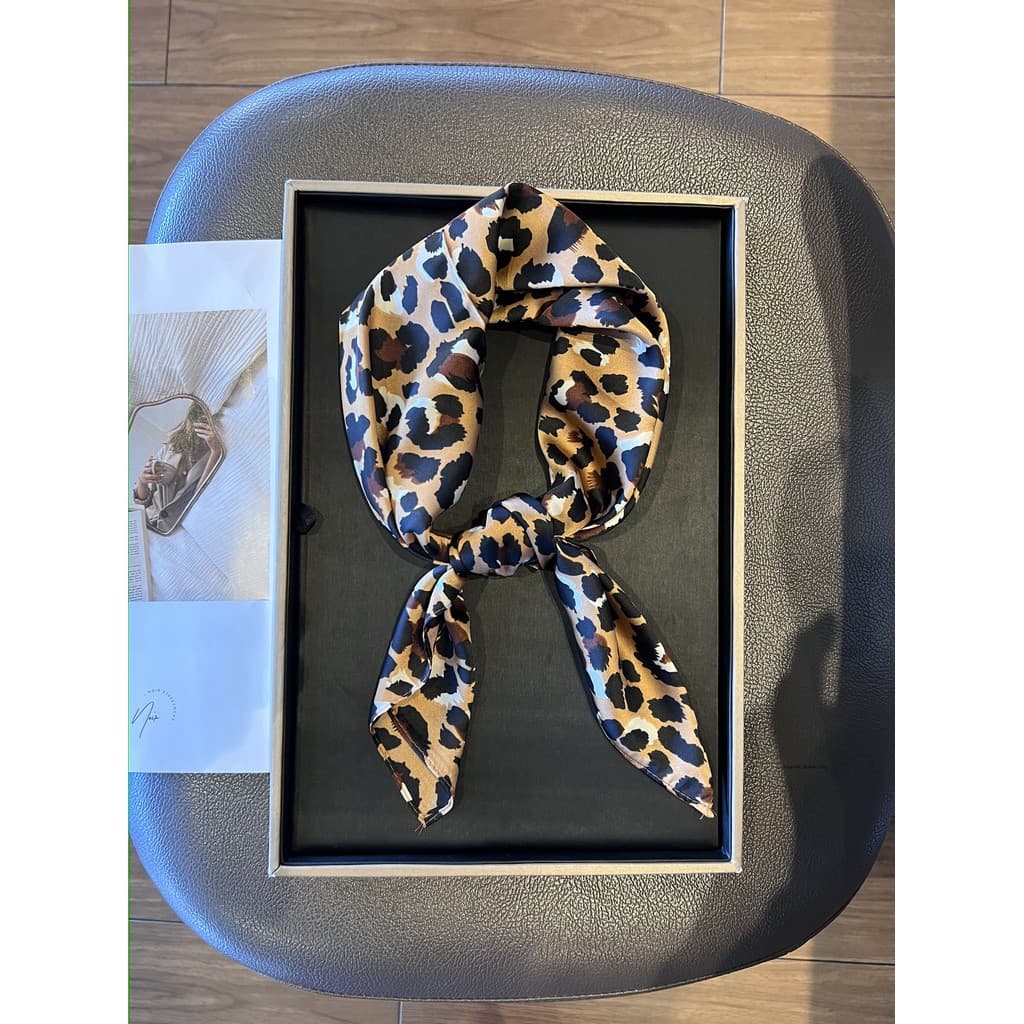 Versão coreana leopardo impressão bonito pequeno lenço quadrado feminino primavera verão All-Match High-End lenço de sed