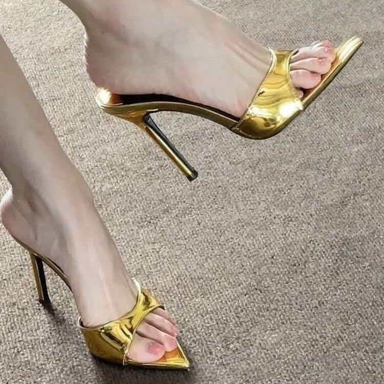 Salto Super alto (maior a 8 cm) salto agulha de borracha PU bico fino estilo irmã real sandálias femininas legais