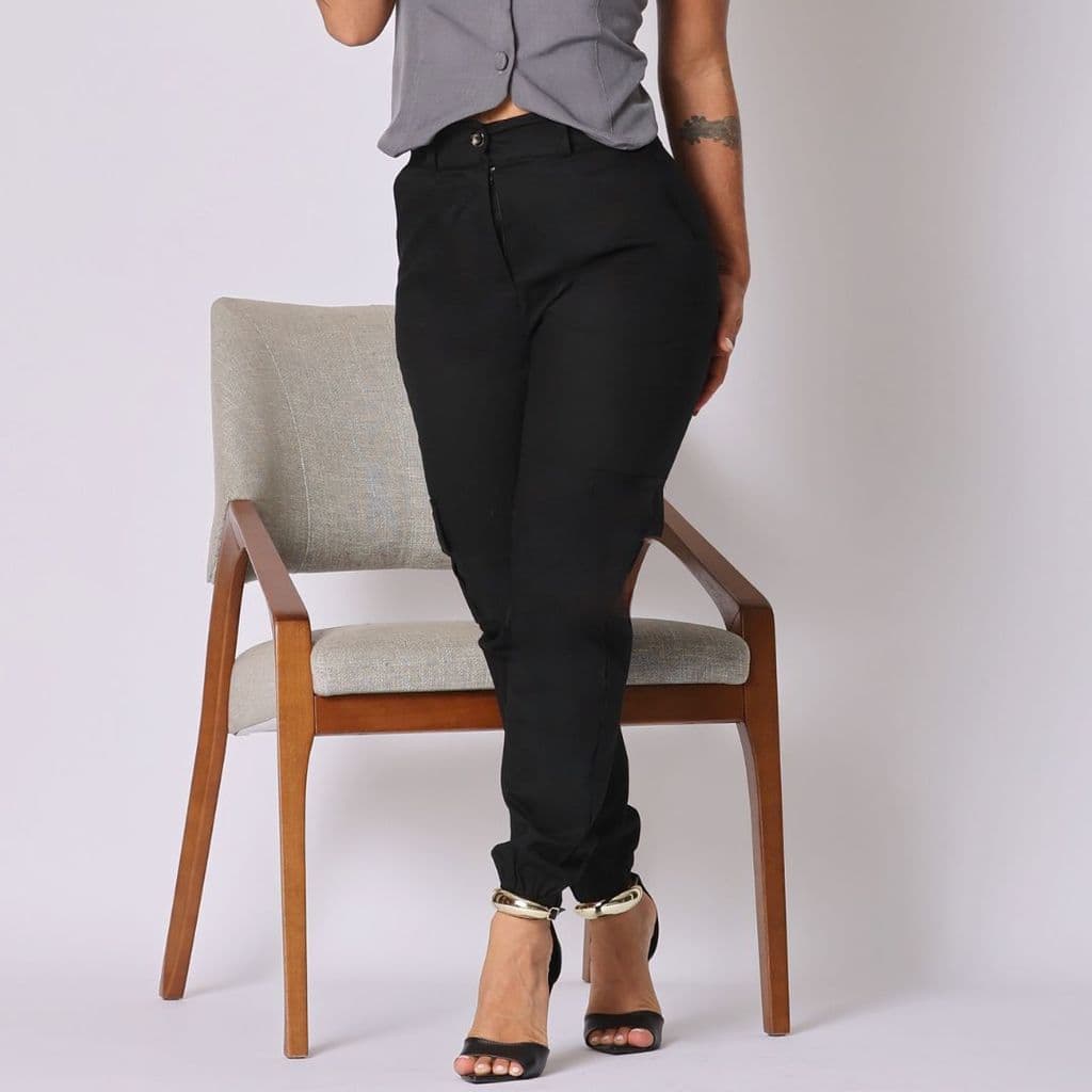 Calça Cargo Jogger Feminina Sarja Cintura Alta Bolsos Laterais