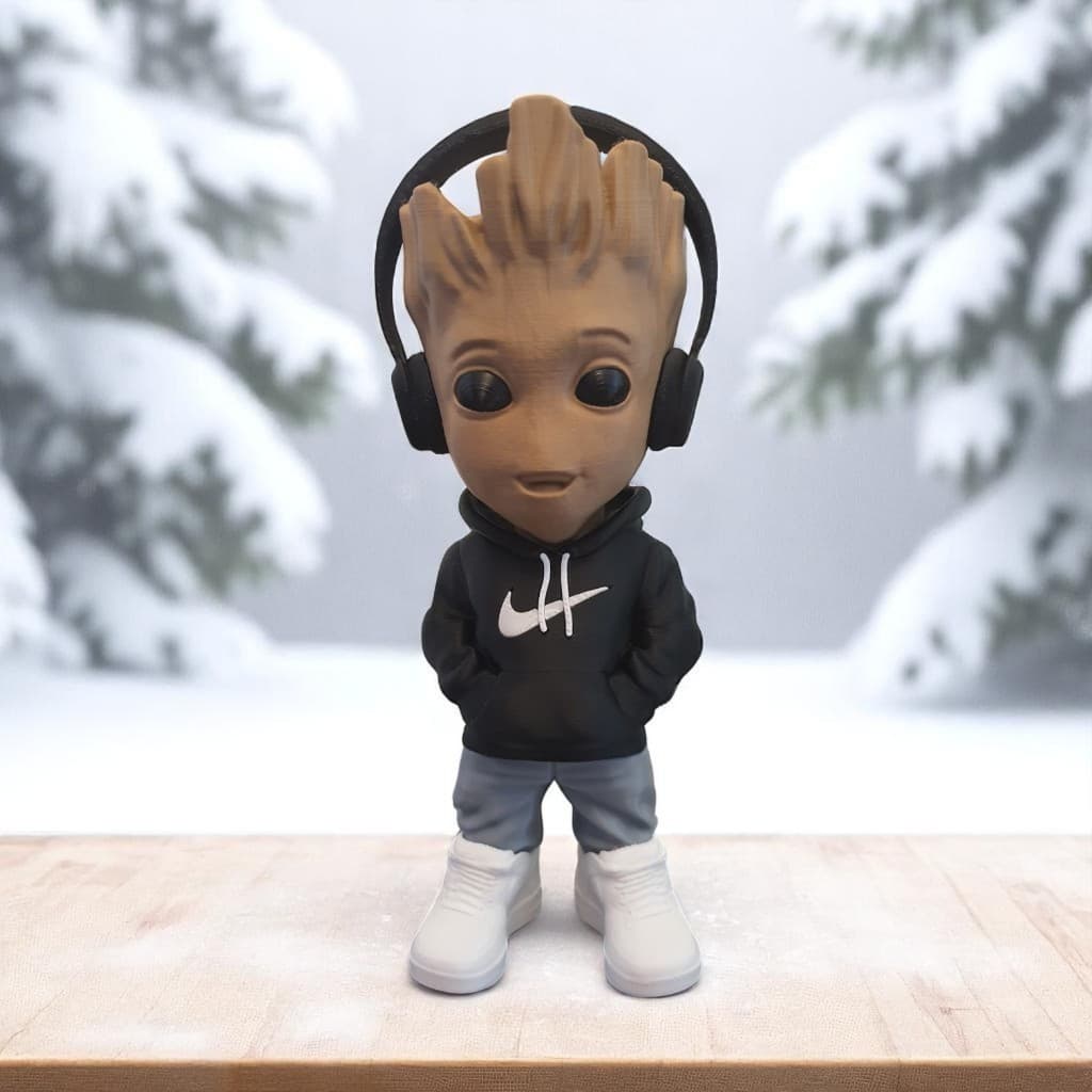 Boneco Baby Groot Estiloso – 21cm | Impressão 3D Guardiões da Galáxia - Moletom Preto