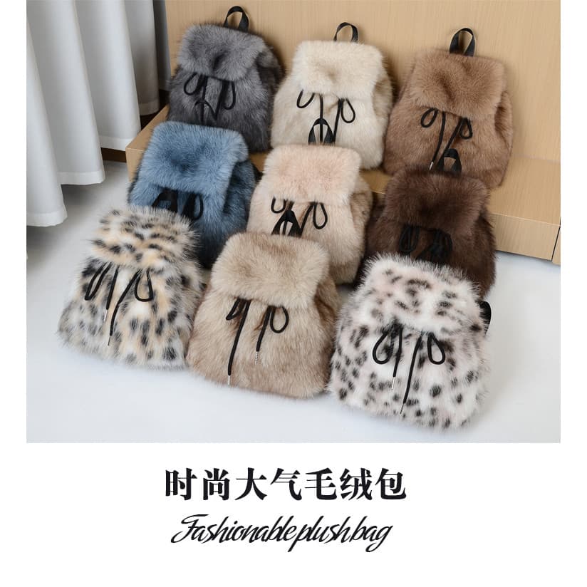 2026 novo estilo imitação de pele de raposa mochila feminina estudante universitário Casual cordão aba fivela magnética