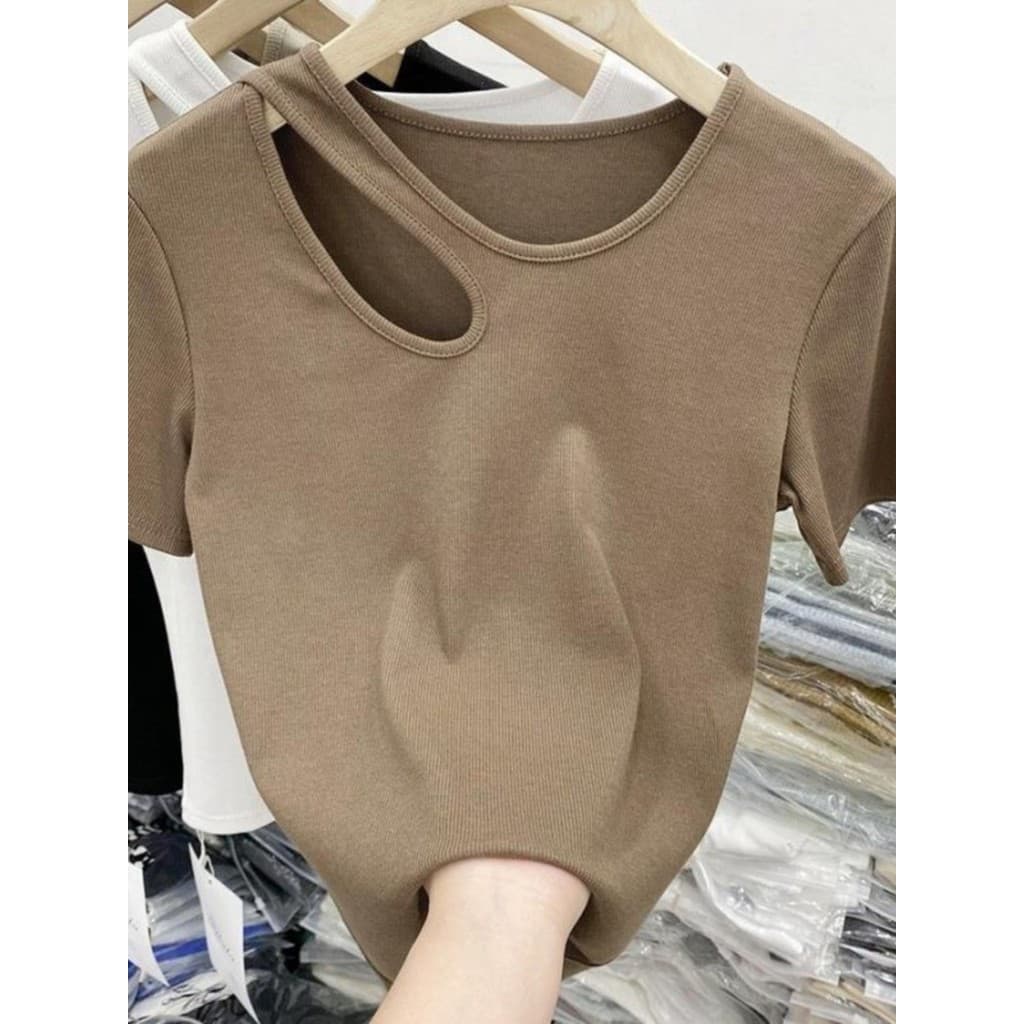 Bens europeus novo estilo Diagonal oco exposto clavícula de manga curta camiseta feminina verão fino-ajuste nicho Design