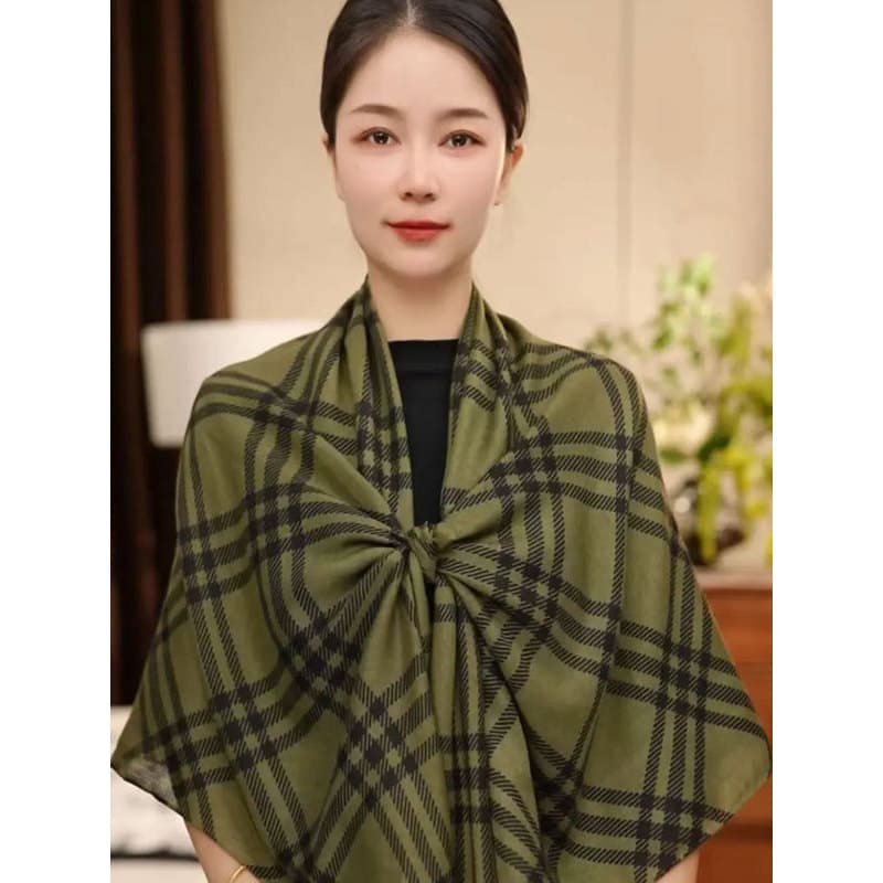 2025 outono inverno versão coreana All-Match verde escuro iogurte malha lã de seda borda artesanal 135*135 grande lenço
