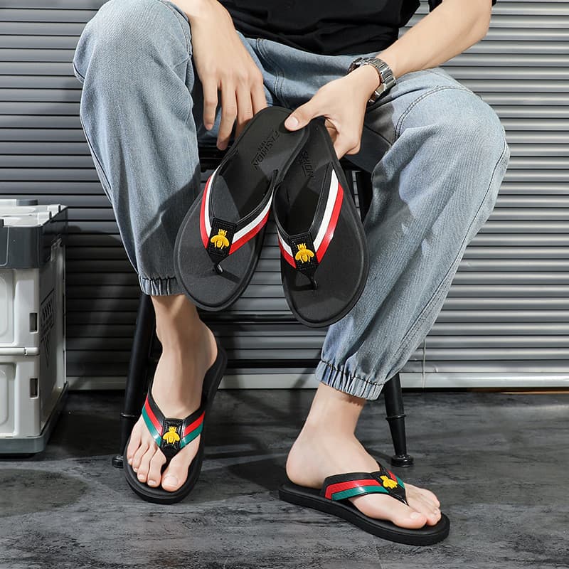 Chinelos masculinos, chinelos de sandálias de novo estilo, chinelos de moda exclusivos da moda antiderrapantes para uso