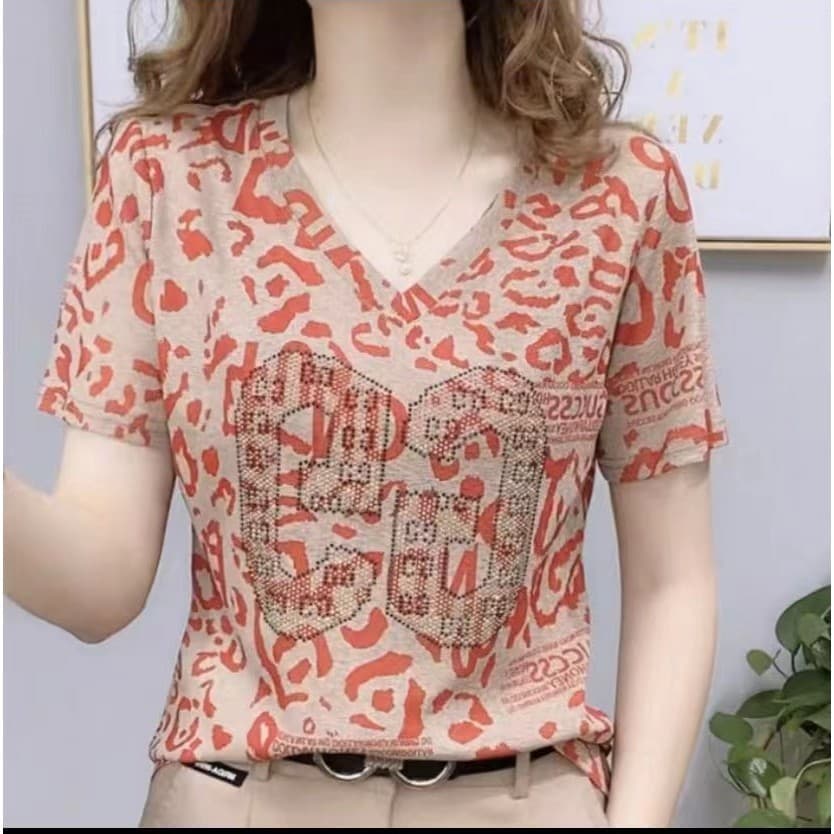 Camiseta feminina de manga curta com decote em v