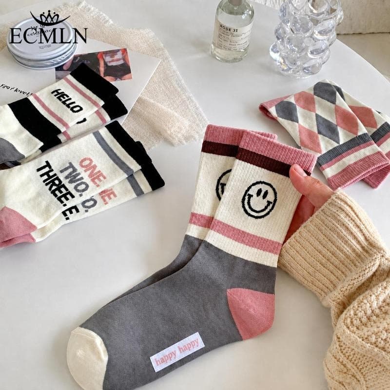 ECMLN Mulheres Preppy College Mid-Calf Meias Smiley Face Letter Print Stripe Argyle Casuais Fofas