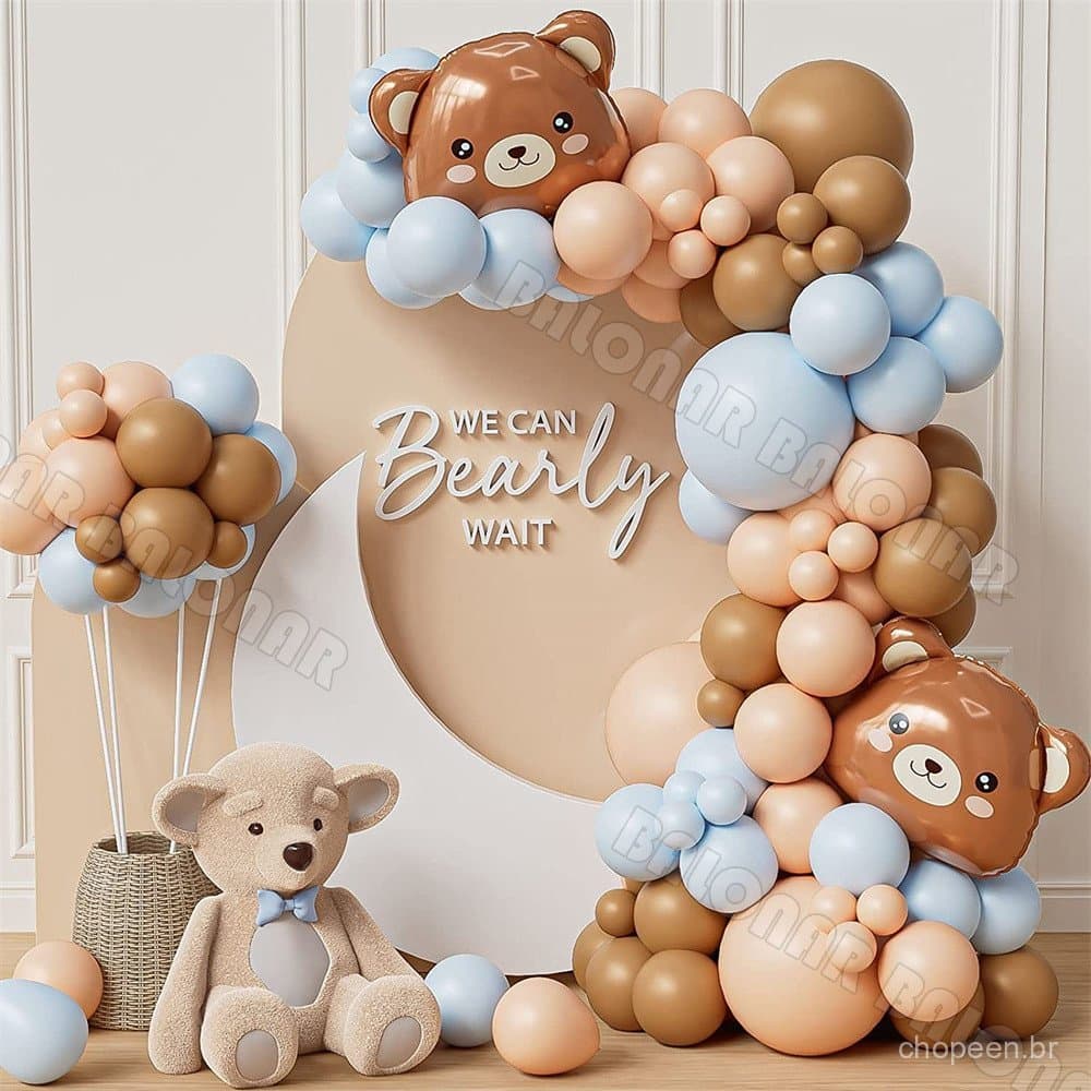 Conjunto de arco de balões com tema de urso, composto por 98 peças em azul e rosa, com a frase "We Can Bear It, We Can W