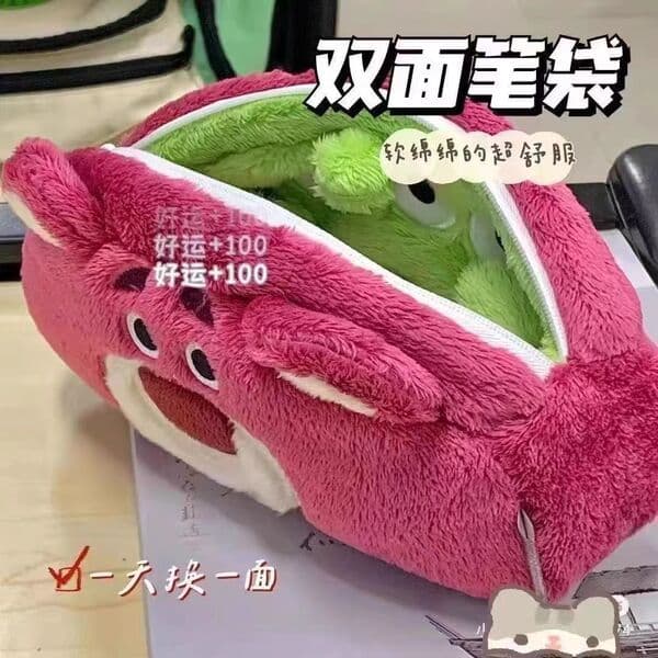 | 【pencil case】 | ☆Bonito dos desenhos animados morango urso três olhos menino grande capacidade macio fufu lápis caso d