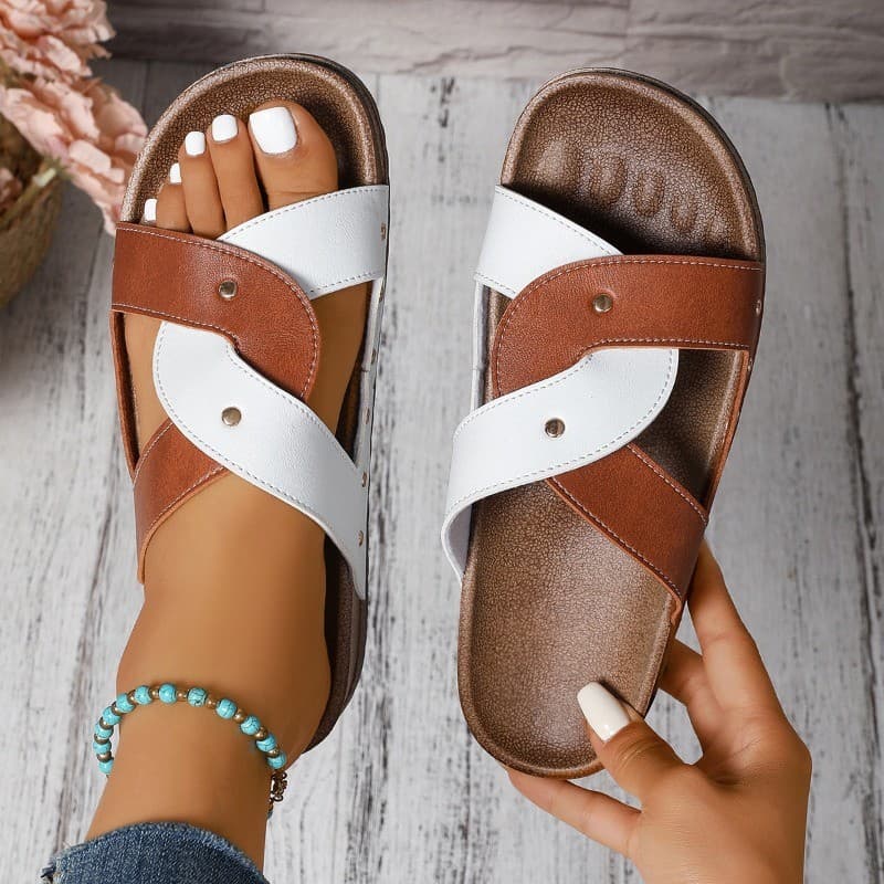 Novos Sapatos Femininos Sandálias Dois Tons Cinta Cruzada Slide Rebite Decoração Massagem Footbed Casual Antiderrapante