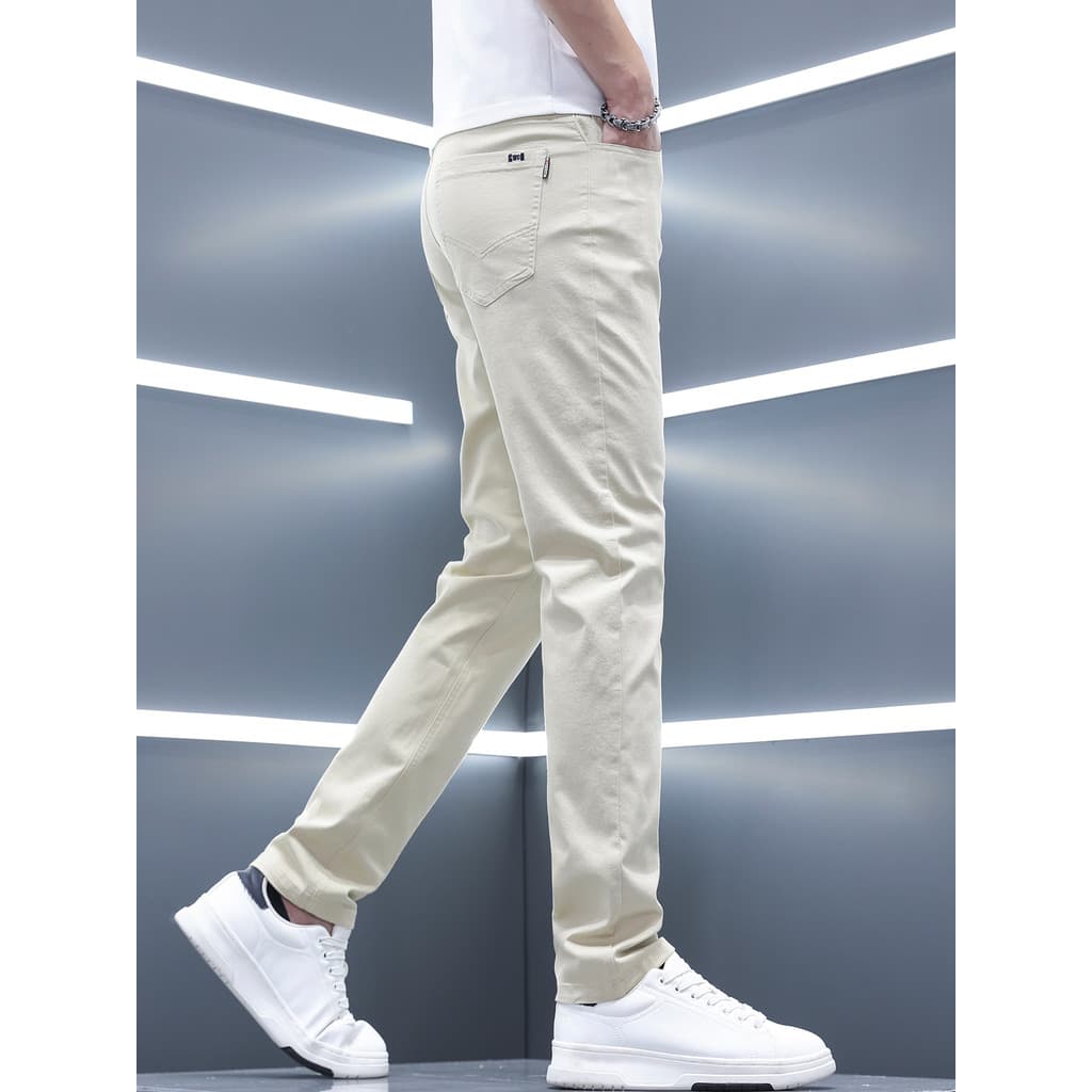 2026 novo estilo High-End calças de brim masculinas verão estilo fino verão fino-ajuste pés pequenos cor clara calças cá