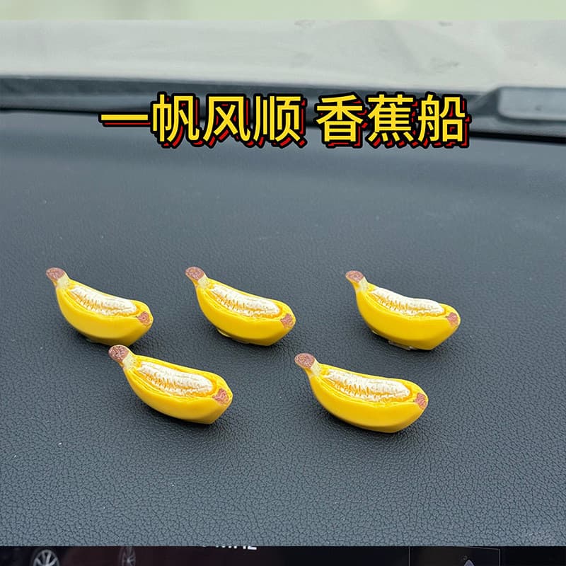 Ornamentos de carro Banana Console central decoração criativa simulação tridimensional brinquedos de comida dos desenhos
