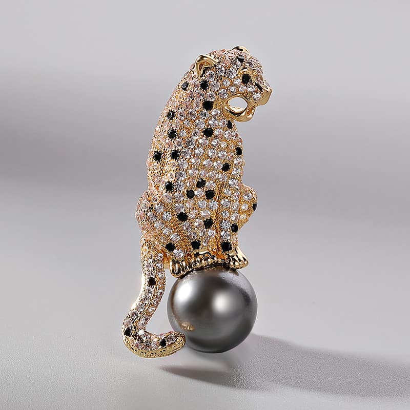 Broche de leopardo de zircônia de cobre de alta qualidade exclusivo masculino pérola Animal broche acessórios broche