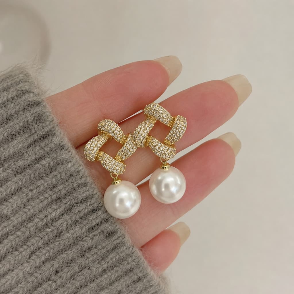 Brinco Feminino Pérola Quadrada Elegante com Zircônia Design Luxuoso Sem Furo na Orelha