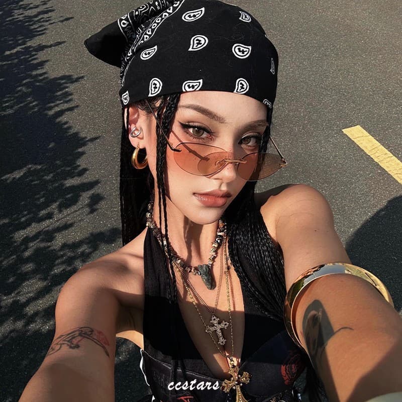 Líquido prata quente menina lenço de seda feminino lenço y2k lenço quadrado envoltório peito All-Match Hip-Hop na moda m