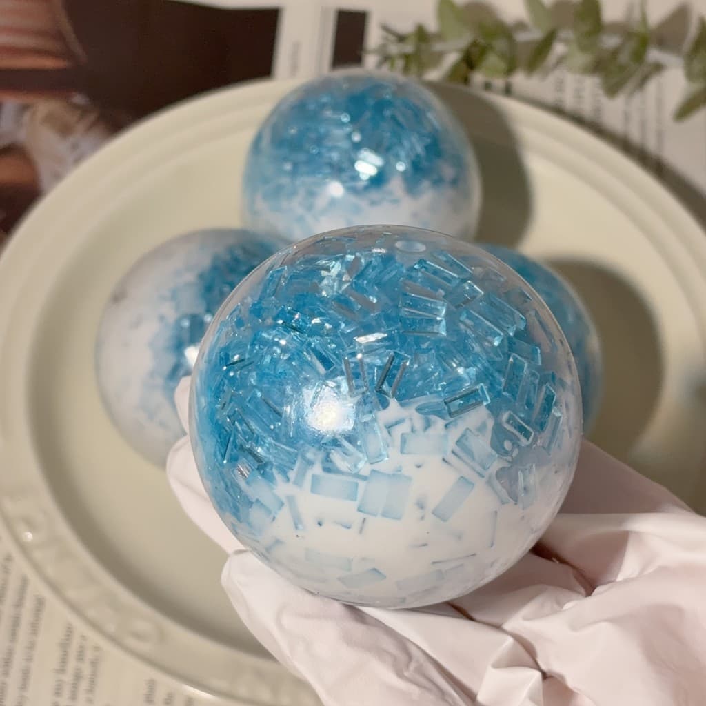 Uma bola de exercício manual de geleira azul, adequada para crianças e adultos, brinquedos sensoriais de bola de recuper