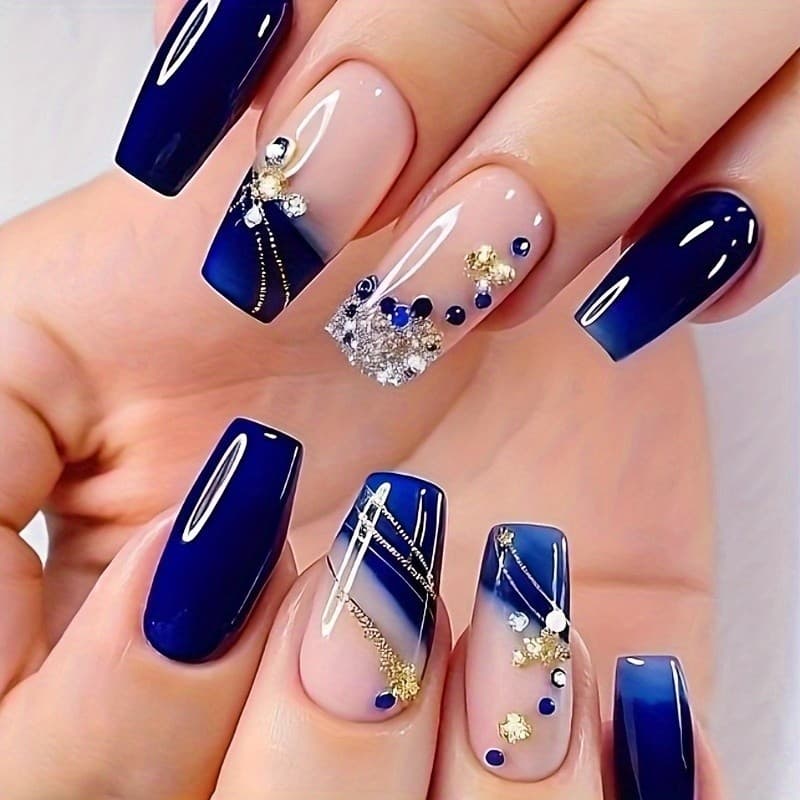 24 peças de unhas falsas de balé de tamanho médio, Design de unhas vestível cravejado de diamante gradiente azul, remend