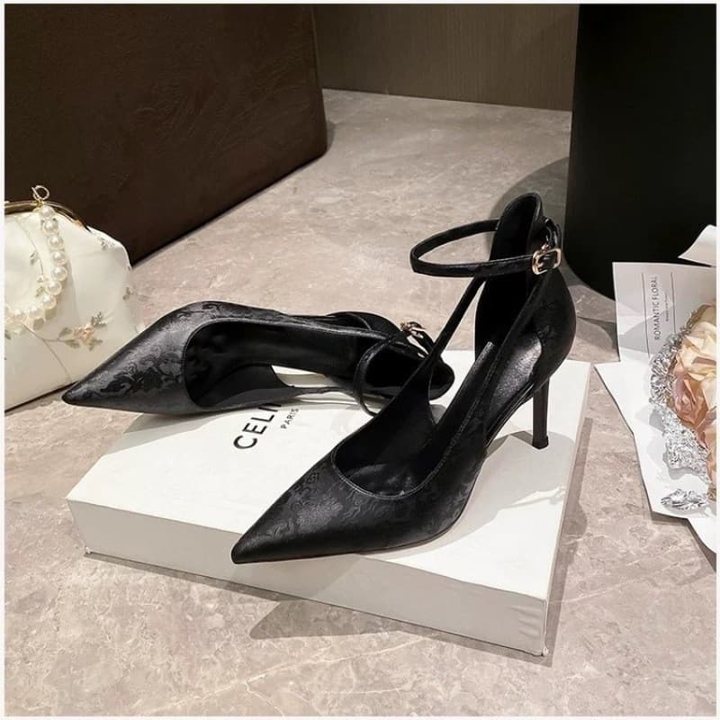 Novidade de Verão: Sapatos Femininos de Tira Única Estilo Chinês, Sandálias Femininas de Bico Fechado, Salto Fino de Bic