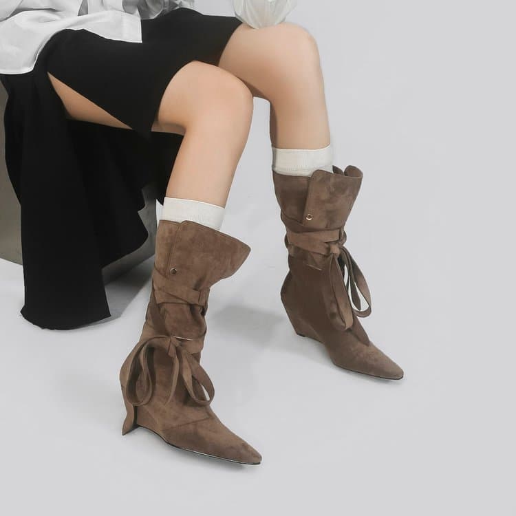 [ tamanho 35-42 ] Botas de moda, bico fino, salto anabela, camurça, botas femininas de cano médio, botas com cadarço