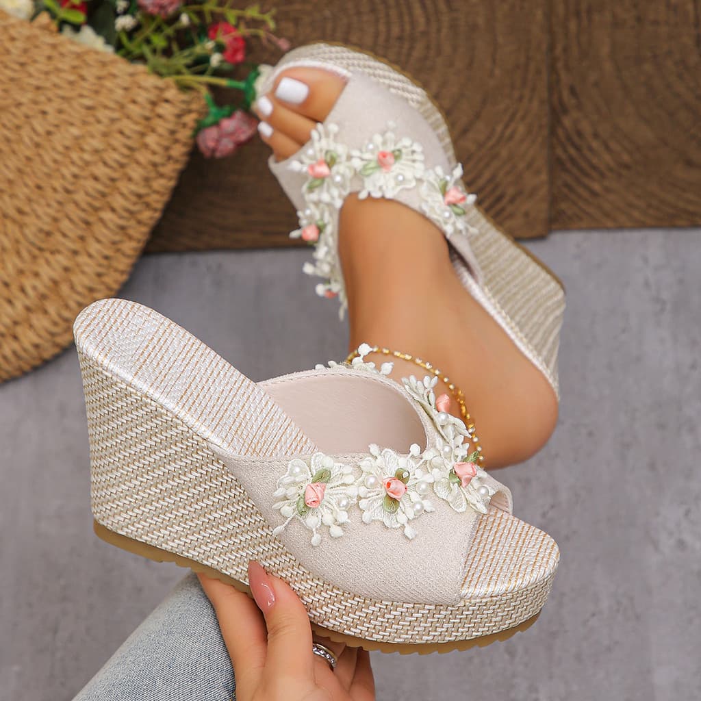 Chinelos de salto cunha tamanho grande flor chinelos feminino 2026 novo estilo Muffin sola grossa boêmio boca de peixe s