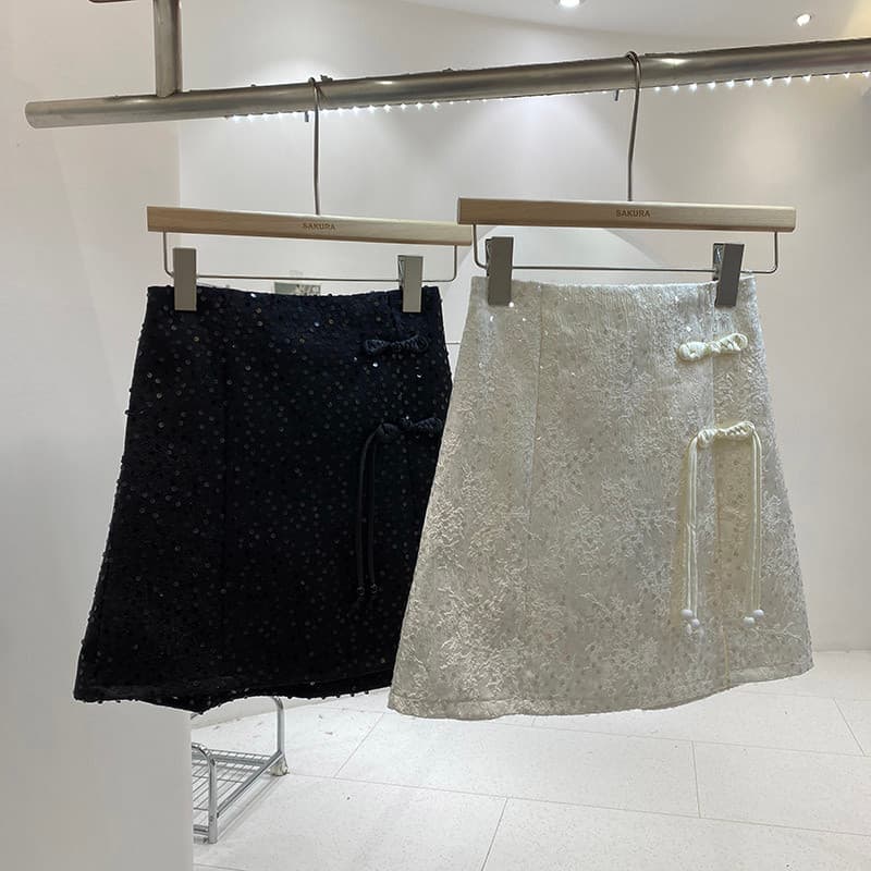 Design Jacquard bordado lantejoulas saia feminina 2024 primavera novo estilo fivela cintura alta A linha Hip saia