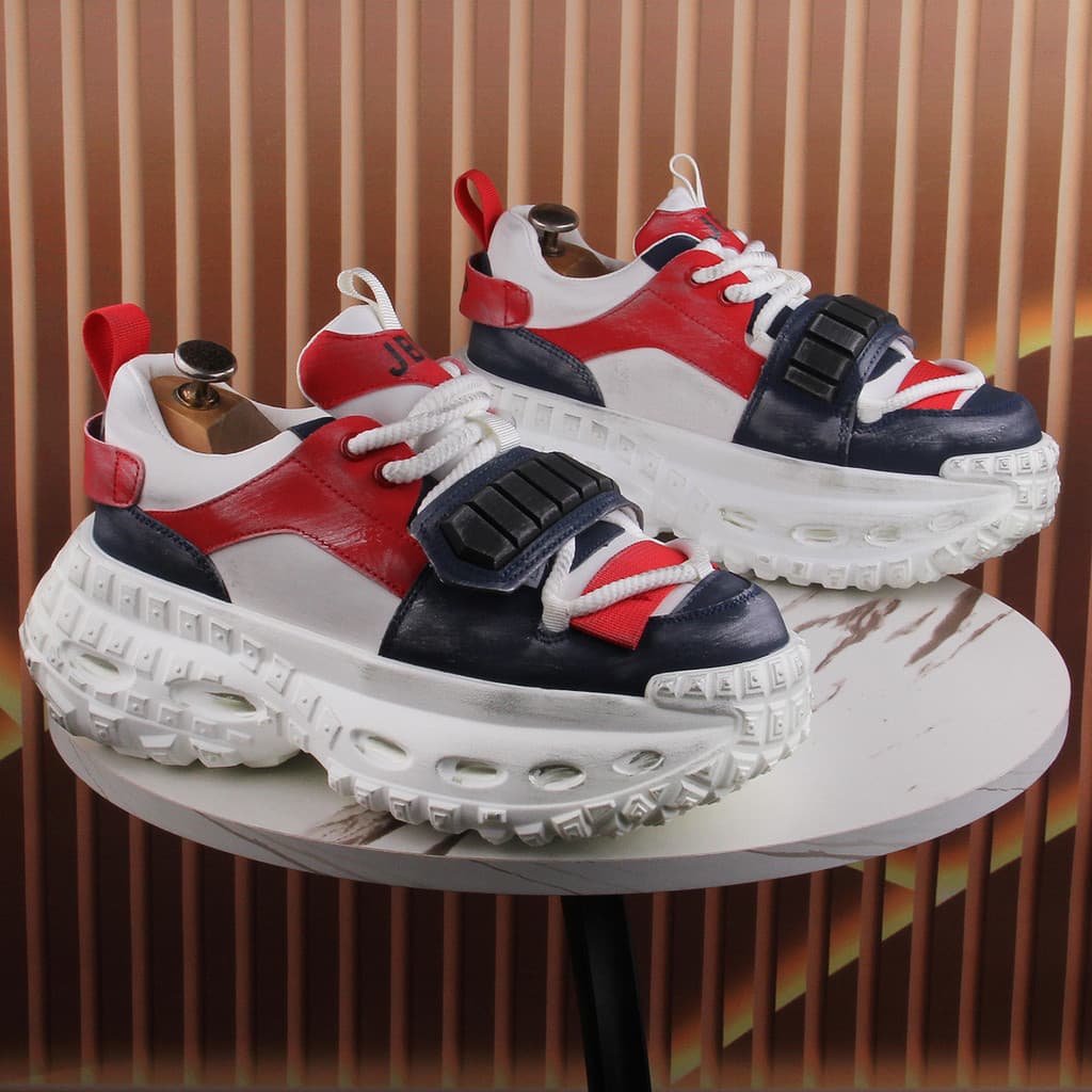 Sapatos masculinos tênis 2026 novo estilo primavera na moda All-Match sapatos brancos de sola grossa sapatos esportivos