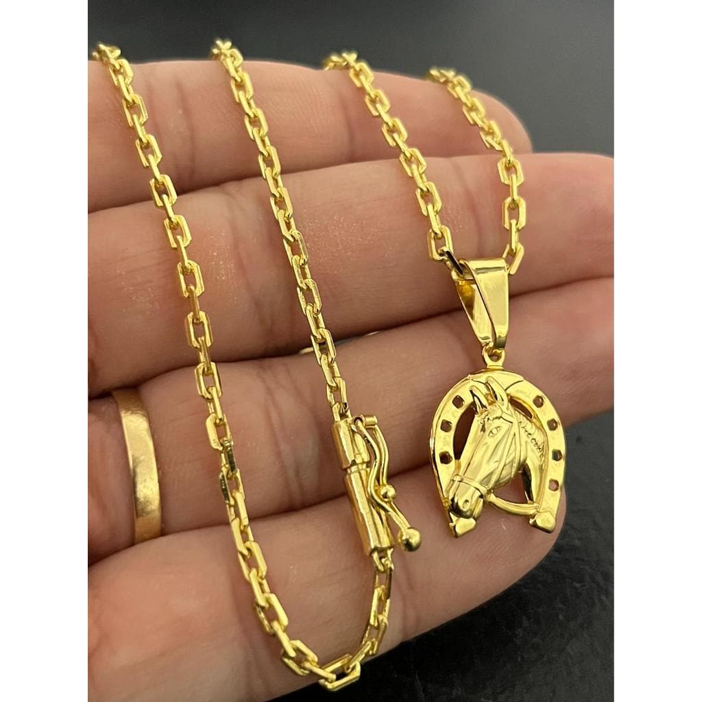 Corrente Masculina Cadeado 2mm 70cm Com Pingente Ferradura Cavalo Banhados a Ouro