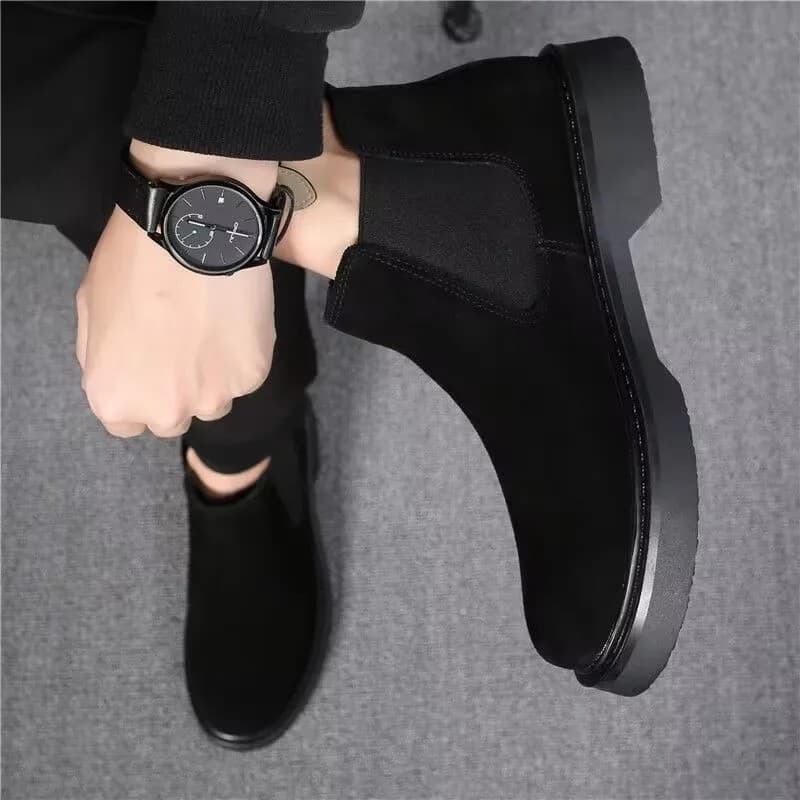Botas Chelsea de luxo masculinas, pretas, com plataforma, em couro camurça, estilo streetwear, para outono e inverno.