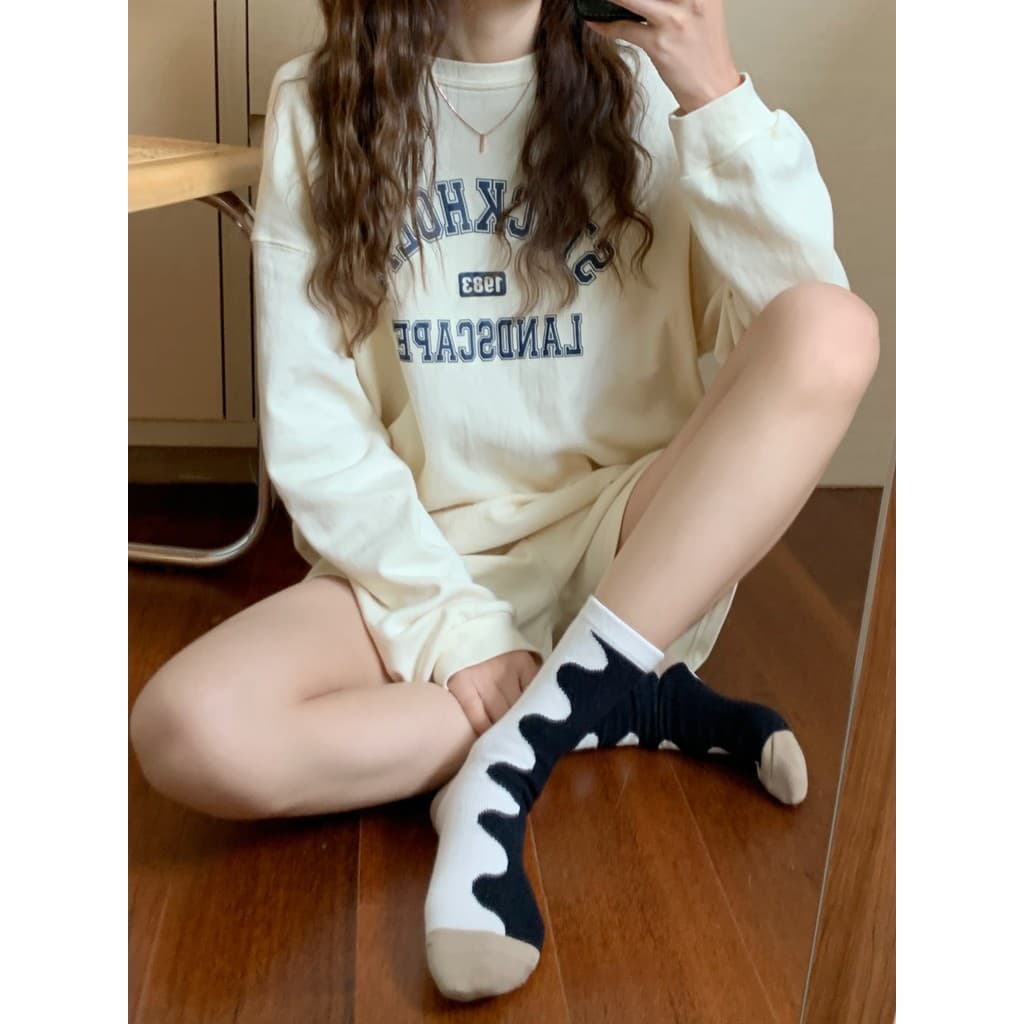 Meias femininas meias de algodão de tubo médio ins na moda padrão de onda coreana meias femininas exclusivas assimétrica