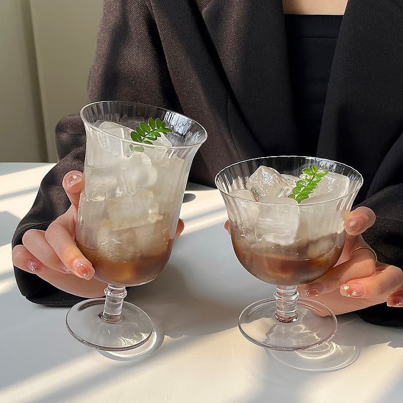 Ins Bud copo de sobremesa de vidro de pés curtos copo de vinho suco influenciador leite xícara de chá de alto valor copo