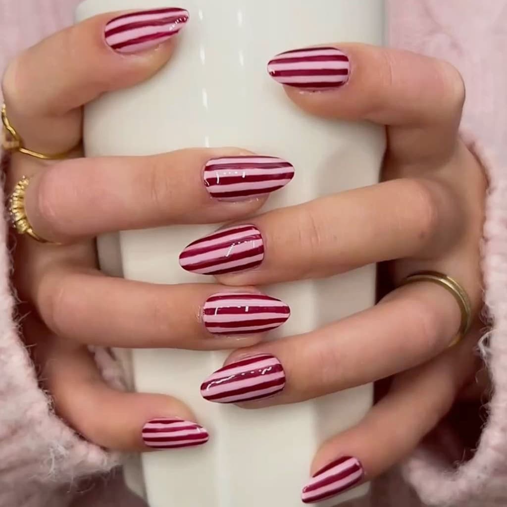 Conjunto de 30 Unhas Postiças Curtas em Formato de Amêndoa com Listras Vermelhas e Brancas, Estilo Minimalista, Modelo K