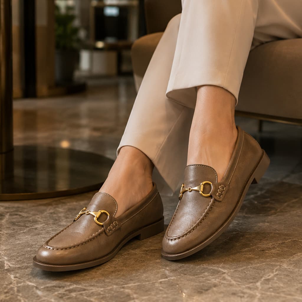 Mocassim Feminino Couro com Fivela Dourada Envio Rápido Trabalho Eventos Comercial Casual Confortável