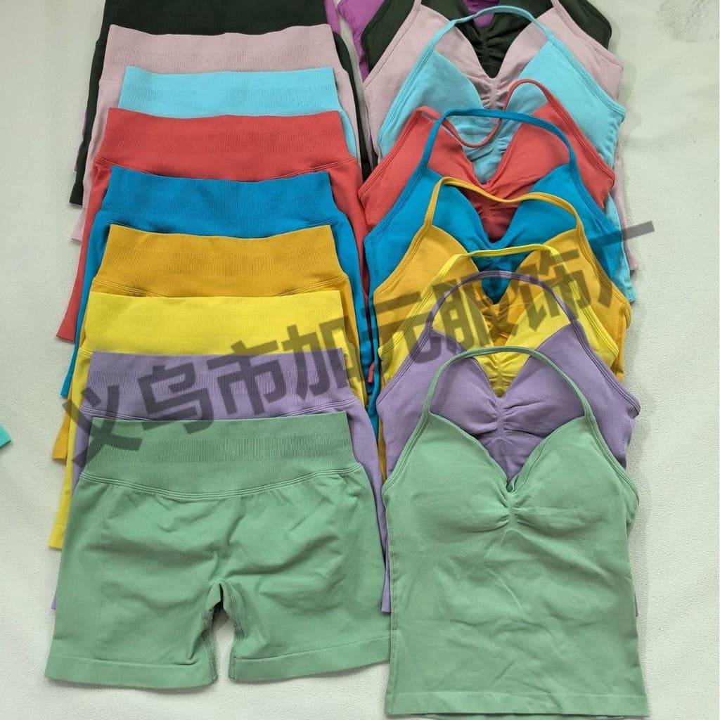 Venda quente dfyne novo estilo enrugado Yoga Wear colete de três segmentos sem costura Hip-Lifting calças de três pontos