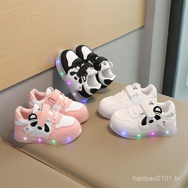 Tênis infantil Menino Design de animação Tênis casual Menina Estudante com luz LED Tênis de corrida