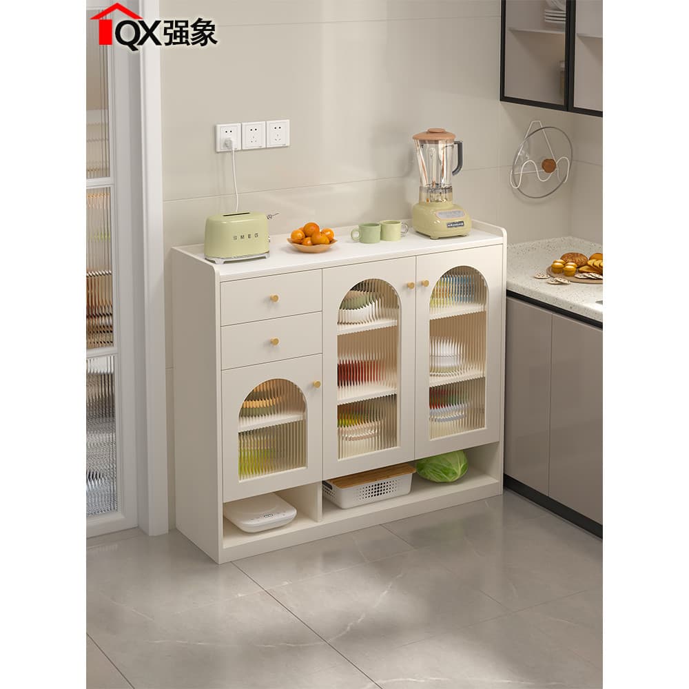 Armário lateral de jantar em ardósia estilo creme, parede traseira integrada, armário de cozinha, sala de estar, sofá, a