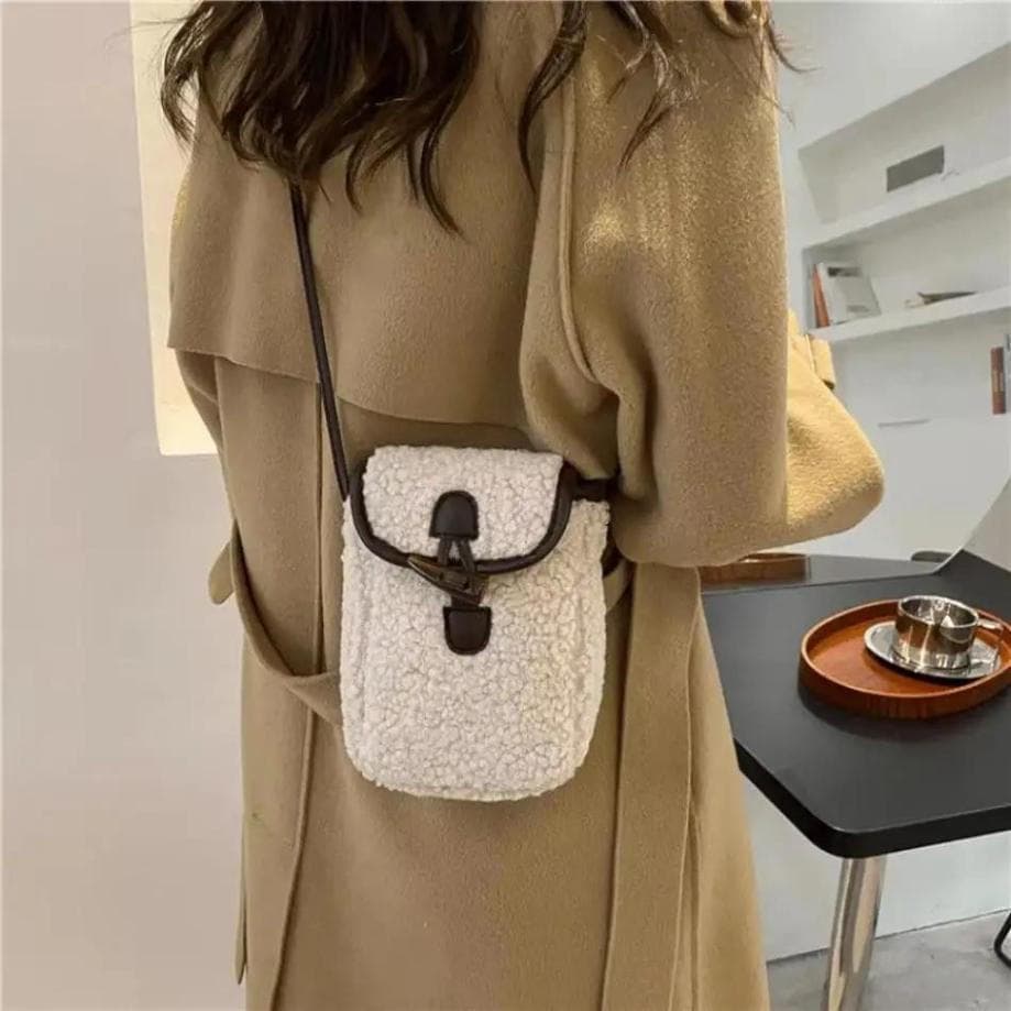 1 Pçs Saco Pequeno De Pelúcia , Nova Moda Feminina Inverno Ombro Crossbody Bloqueio Fivela Telefone Móvel Quadrado