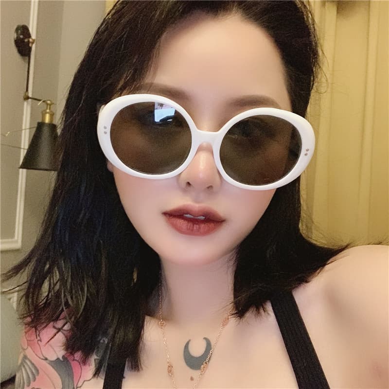 Óculos de sol ovais nicho Tik Tok influenciador branco óculos de sol feminino na moda único legal disco forma côncava
