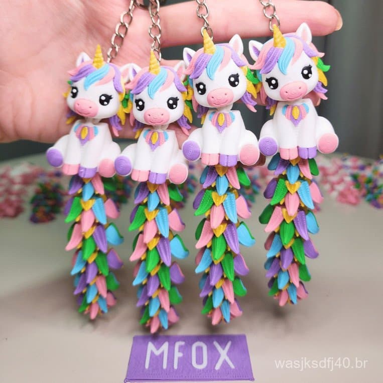 Chaveiro de unicórnio fofo, com cores vibrantes, articulações flexíveis, design 3D.