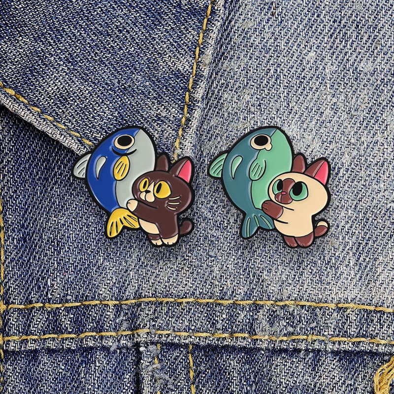 Gatinho Dos Desenhos Animados Com Pino Esmaltado De Peixe Grande Adorável Broche De Animal Acessório Presente Para Amant