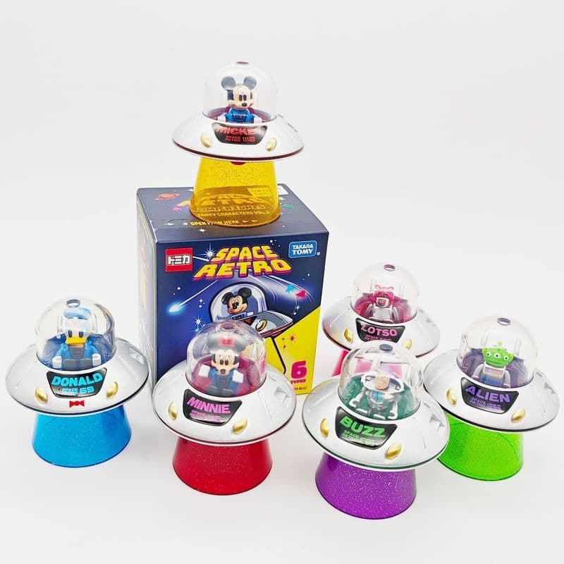 Enfeites de coleção de carros em liga de morango Alien Mickey