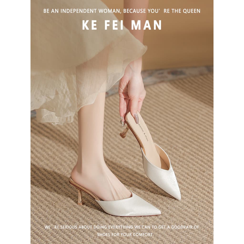 [Coffeyman] Baotou chinelos de salto alto feminino verão exterior usar cetim apontou salto alto Stiletto com saia branca