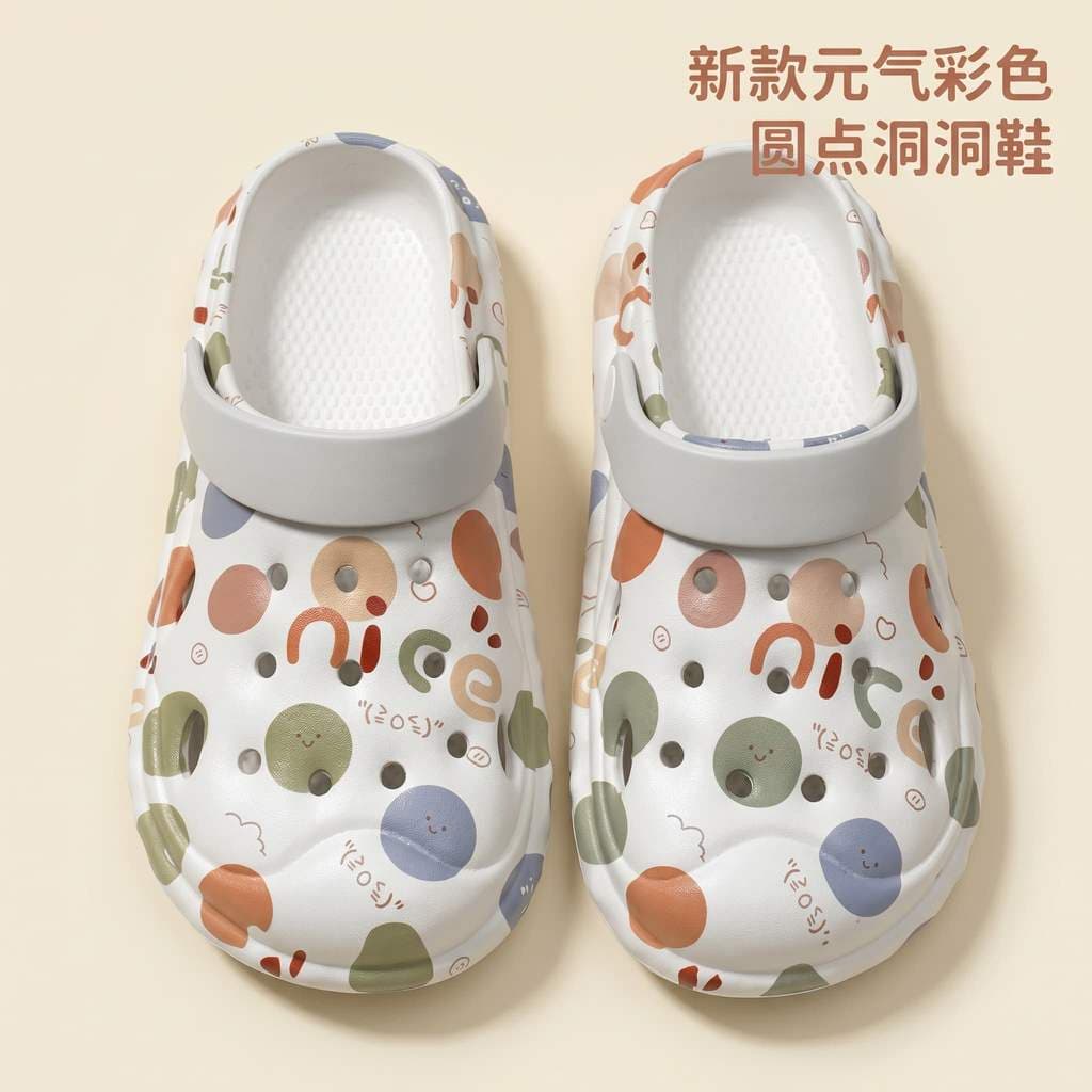 Novo estilo vitalidade cor Dot impresso buraco sapatos meninas de sola grossa respirável casa diária All-Match simples s