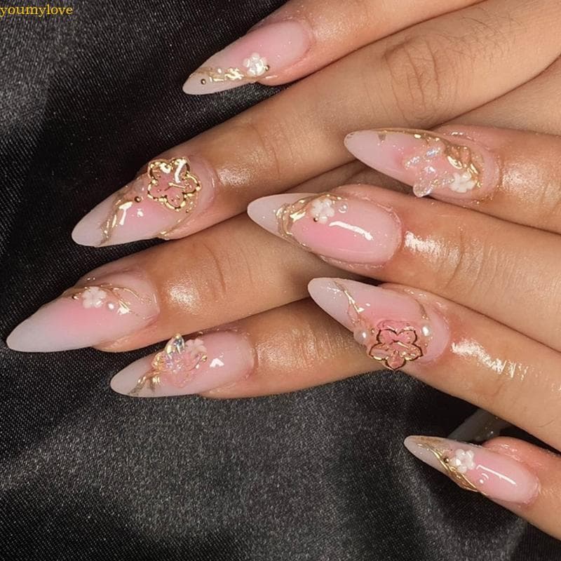 youmylove on Nail Floral Press Unhas Curtas Acrílicas 3D Falsas Amêndoa Artificiais Francesas