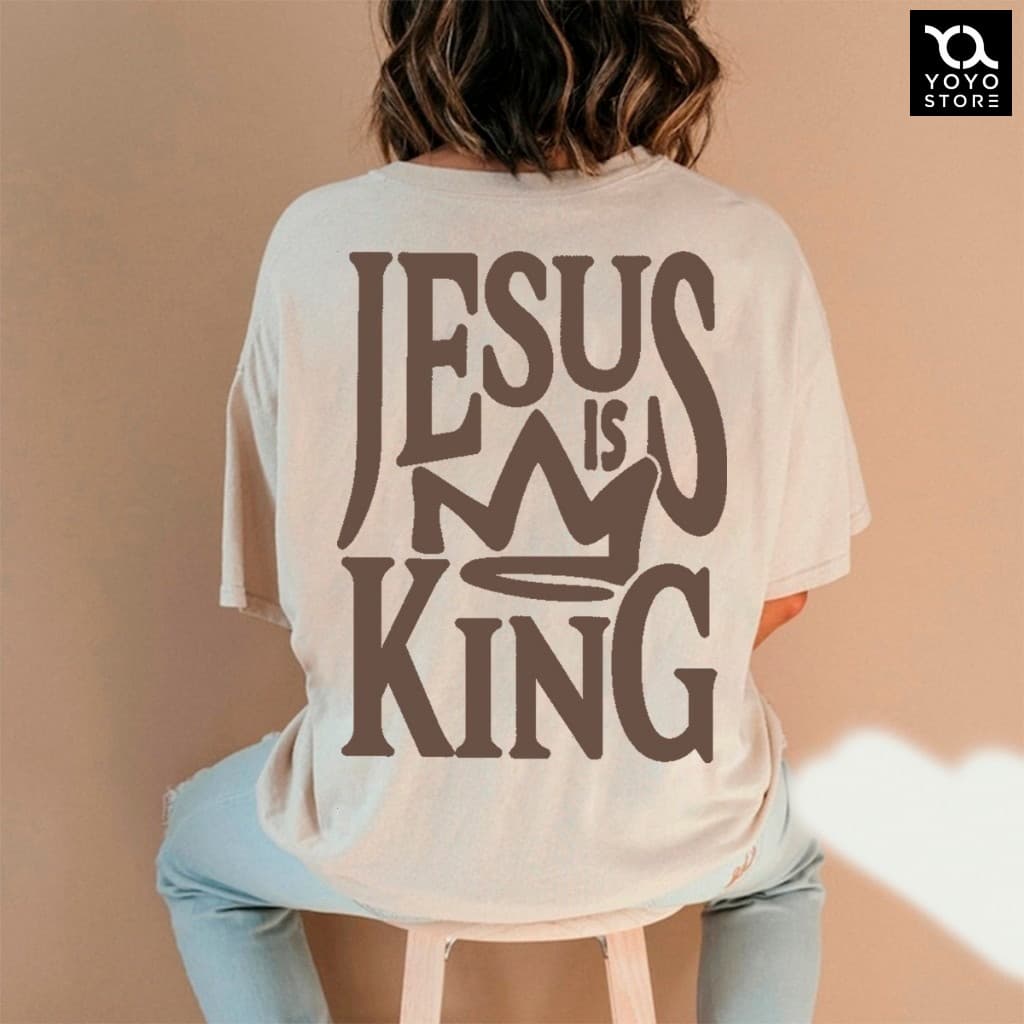 Camiseta Feminina Oversized ou T-shirt Estampa Frente e Costas "Jesus is King" Gospel Cristã Fé