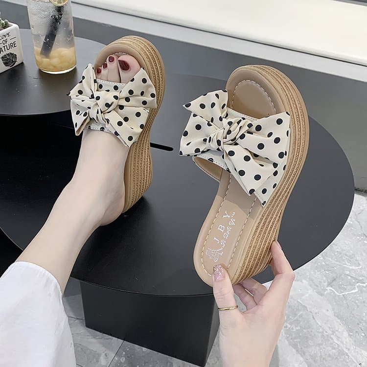 Versão coreana cunha salto grosso sola Polka Dot chinelos feminino 2025 verão novo estilo sandálias chinelos influenciad