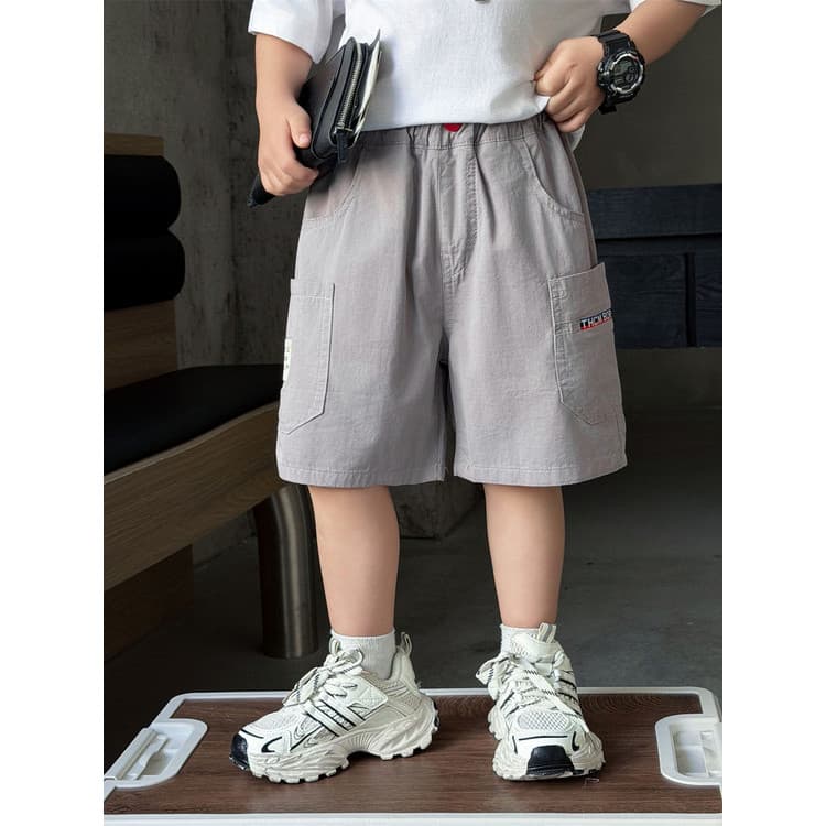 Bonito meninos verão macacão Shorts 2026 novo estilo na moda meninos versão coreana calças de cinco pontos crianças roup