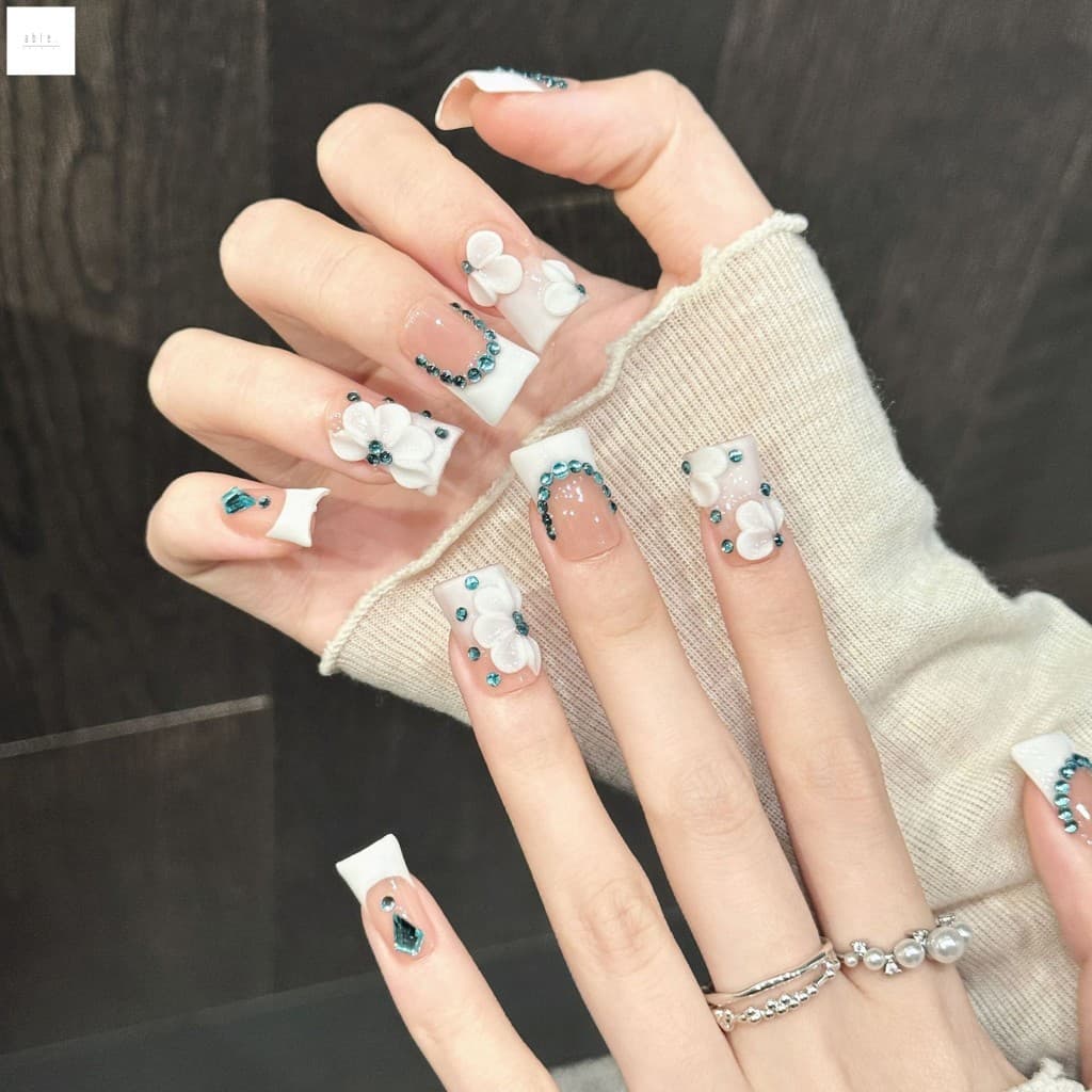 Prensa De Bico De Pato Curto Em Unhas Gelo Azul Nude Gradiente Ponta Francesa Conjunto De Resina De Strass 10 Peças