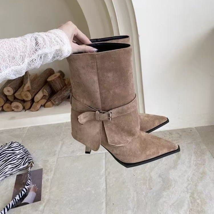 Botas de moda com bico fino, salto fino, botas de cano curto femininas em camurça, estilo slip-on.