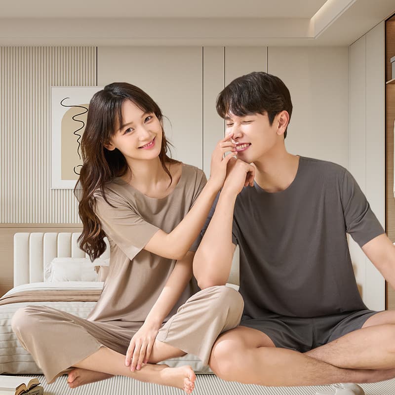 2026 casal estilo masculino Homewear terno legal sentido pijamas feminino verão gelo seda fina calças de manga curta pod