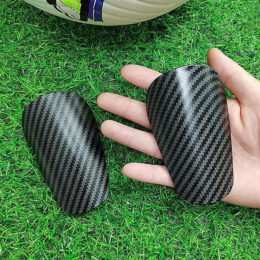Caneleiras de futebol em imitação de fibra de carbono, protetores de panturrilha, placas fixas para treinamento profissi